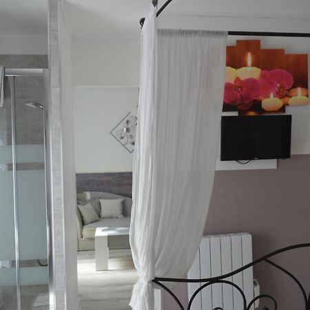 Au Coeur Du Bien Etre, Chambre D'Hotes Avec Piscine Chauffee Et Couverte, Spa, Sauna, Massages Monteaux Exterior foto