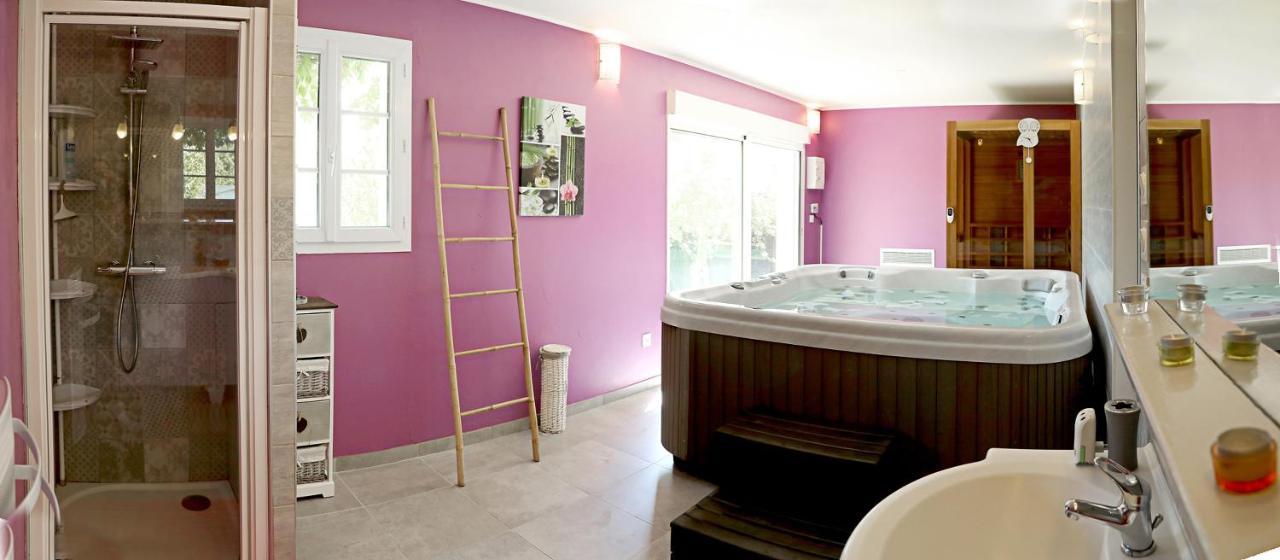 Au Coeur Du Bien Etre, Chambre D'Hotes Avec Piscine Chauffee Et Couverte, Spa, Sauna, Massages Monteaux Exterior foto