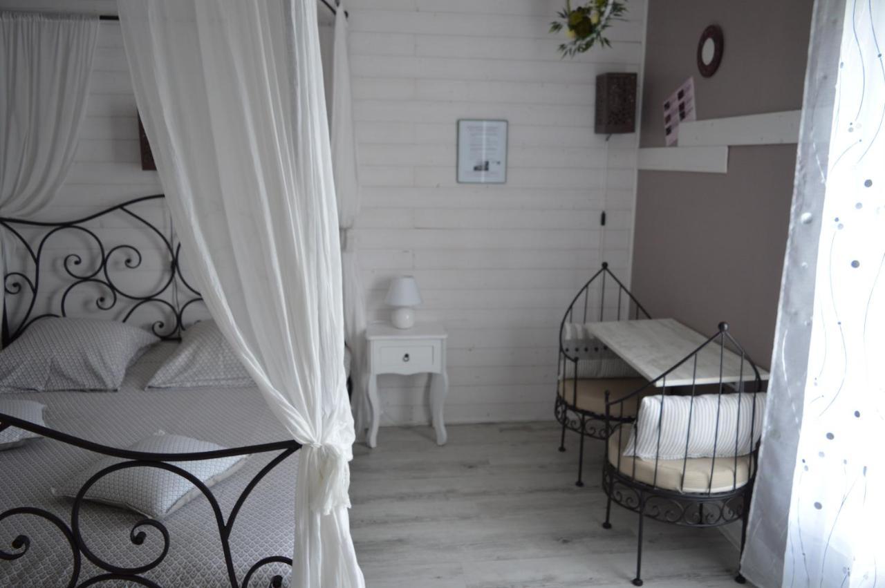 Au Coeur Du Bien Etre, Chambre D'Hotes Avec Piscine Chauffee Et Couverte, Spa, Sauna, Massages Monteaux Exterior foto