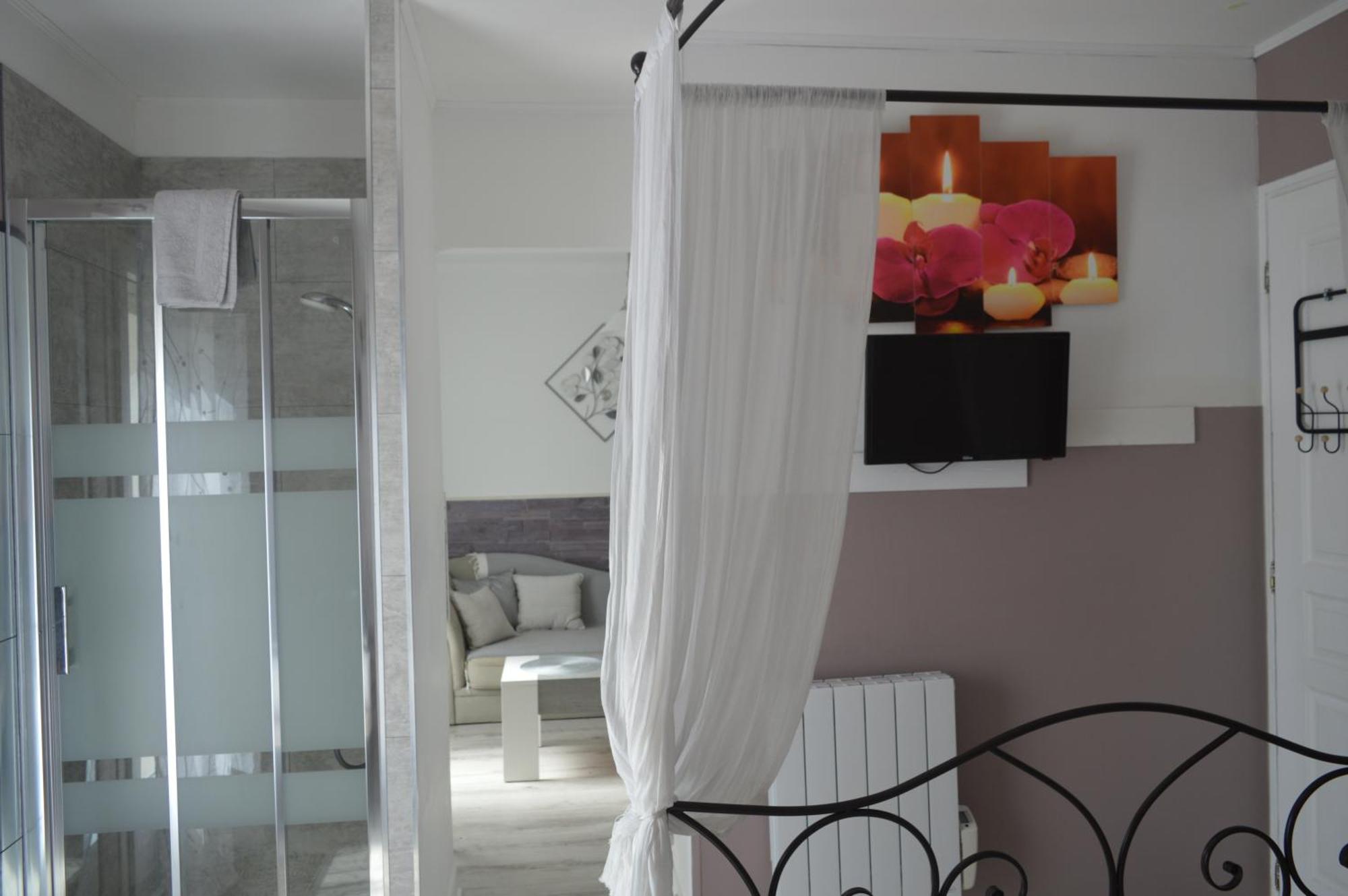 Au Coeur Du Bien Etre, Chambre D'Hotes Avec Piscine Chauffee Et Couverte, Spa, Sauna, Massages Monteaux Exterior foto