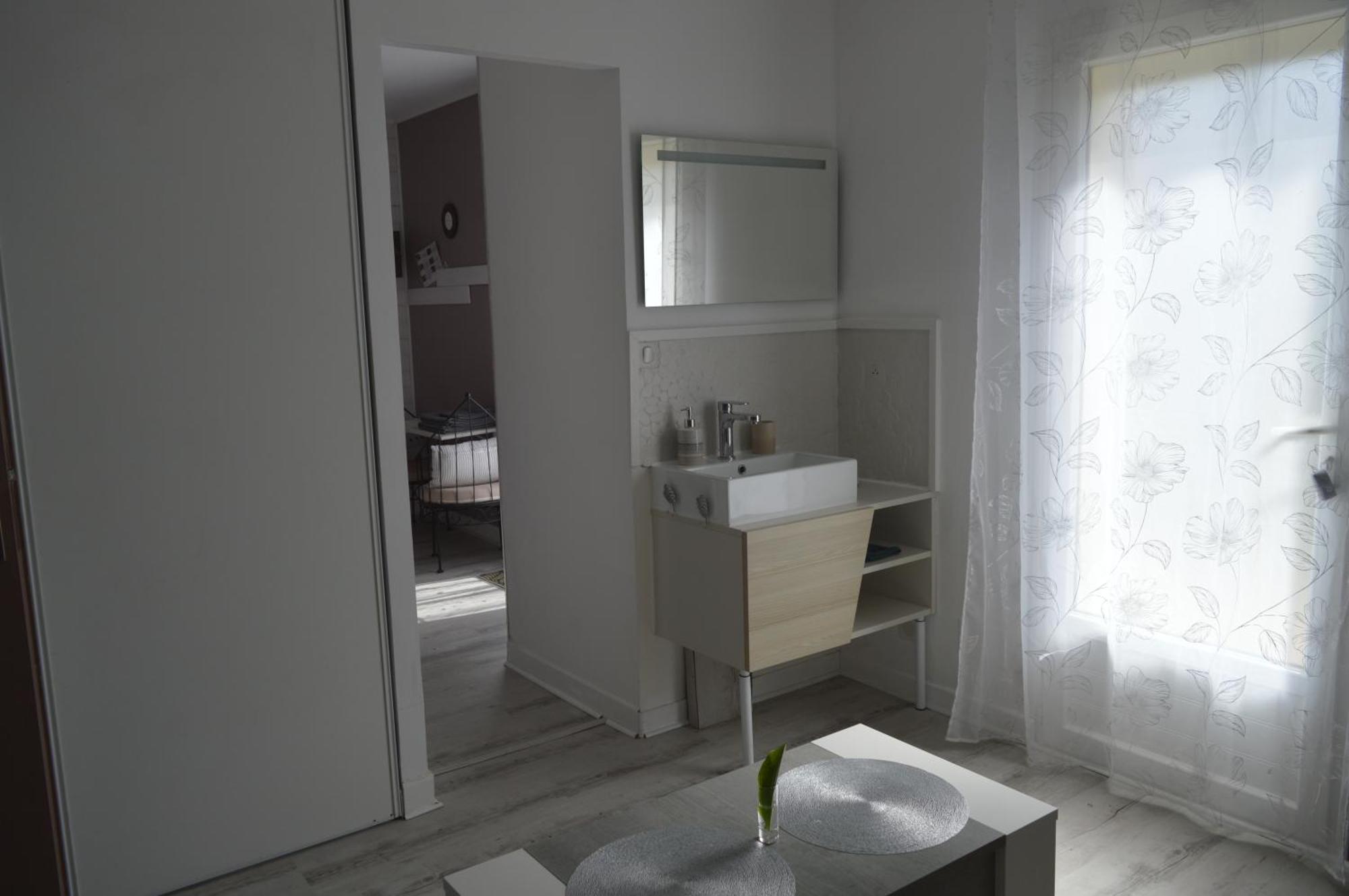Au Coeur Du Bien Etre, Chambre D'Hotes Avec Piscine Chauffee Et Couverte, Spa, Sauna, Massages Monteaux Exterior foto