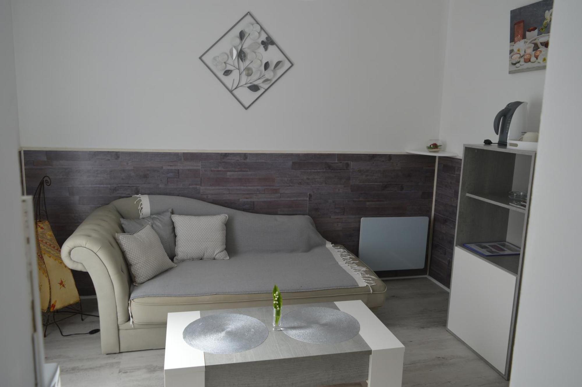 Au Coeur Du Bien Etre, Chambre D'Hotes Avec Piscine Chauffee Et Couverte, Spa, Sauna, Massages Monteaux Exterior foto