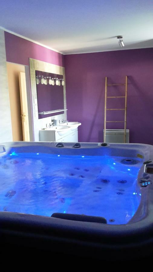 Au Coeur Du Bien Etre, Chambre D'Hotes Avec Piscine Chauffee Et Couverte, Spa, Sauna, Massages Monteaux Exterior foto